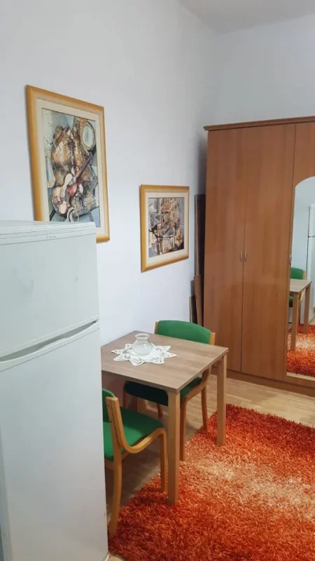 Tirane,  JEPET ME QERA GARSONIERE TEK RRUGA E DIBRES PRANE KLINIKES ORTODOKSE. Kati 2, 38 m² 320 €