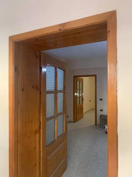 Tirane, jepet me qera apartament Kati 1, 80 m² 500 € (TEK SHKOLLA SANAHUDIN GABRANI, 21 DHJETORI)