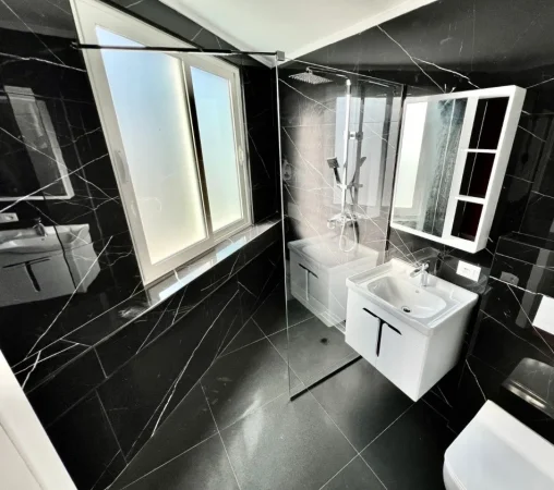 Tirane, jepet me qera apartament 2+1+Ballkon Kati 9, 134 m² 1.000 € (Shkolla e Baletit)