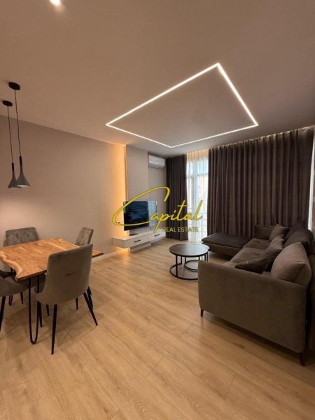 Tirane, jepet me qera apartament 1+1 Kati 8, 50 m² 500 € (YZBERISHT)