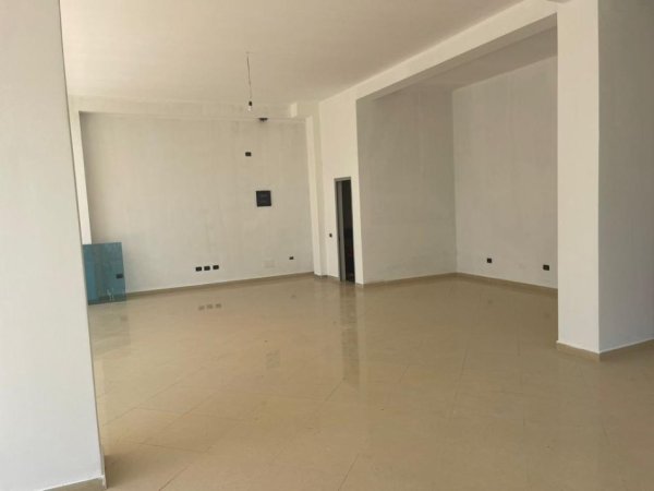 Tirane, jepet me qera ambjent biznesi Kati 0, 110 m² 700 € (Don Bosko)