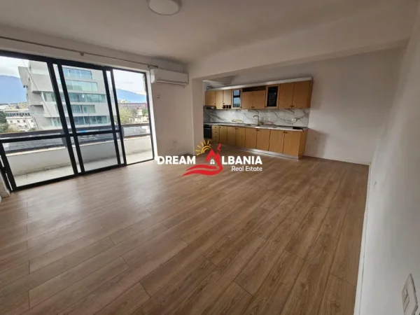 Tirane, jepet me qera apartament 2+1 Kati 6, 118 m² 800 € (bllok)