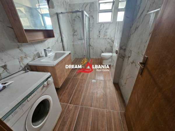 Tirane, jepet me qera apartament 2+1 Kati 6, 118 m² 800 € (bllok)