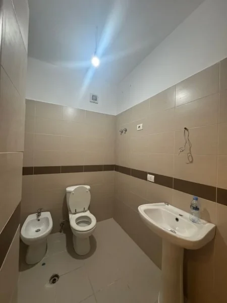 Tirane, shitet apartament 2+1+Aneks+Ballkon , 116 m² 239.000 € (Tipologji 2+1+2,Perballe Kompleksit Halili)