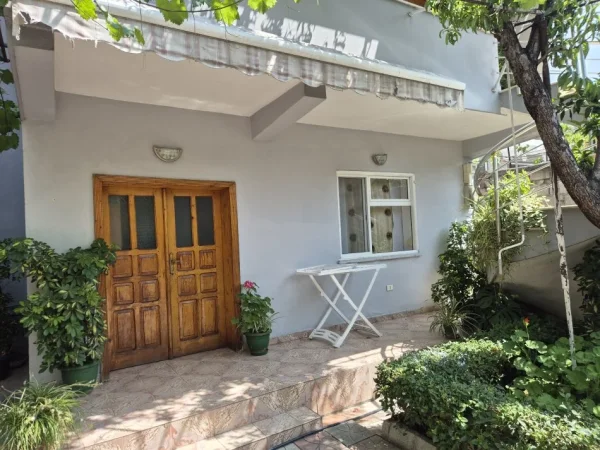 Tirane, jepet me qera Kati 1, 1 m² 300 €