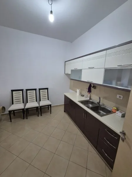 Tirane, jepet me qera apartament 1+1 Kati 2, 1 m²