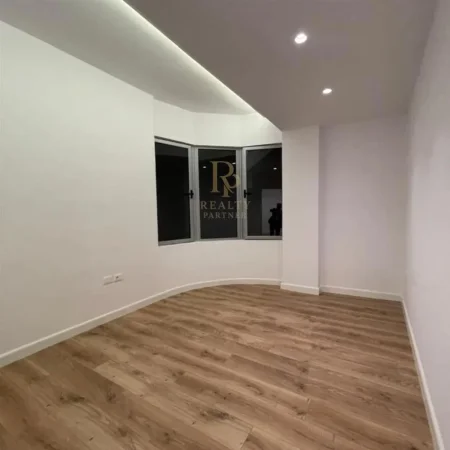 Tirane, shitet apartament 2+1+Ballkon Kati 11, 101 m² 212.000 € (Rr. e Kavajes)