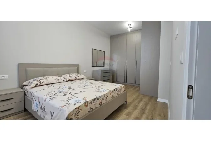 Tirane, jepet me qera apartament 1+1+Aneks+Ballkon Kati 5, 65 m² 600 € (River Residence)