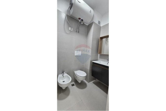 Tirane, jepet me qera apartament 1+1+Aneks+Ballkon Kati 5, 65 m² 600 € (River Residence)