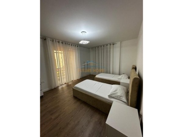 Tirane, jepet me qera apartament 3+1+Ballkon Kati 4, 130 m² 800 € (RRUGA E DIBRES, FARMACIA 10)