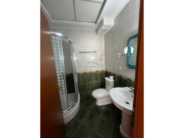 Tirane, jepet me qera apartament 2+1 Kati 2, 114 m² 750 € (DON BOSKO)