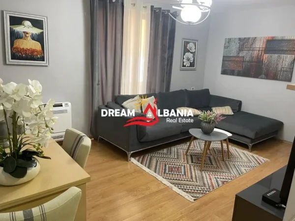 Tirane, shitet apartament 1+1 (me mundesi konvertimi ne 2+1), 70 m² 150.000 € (Ne Myslym Shyr)