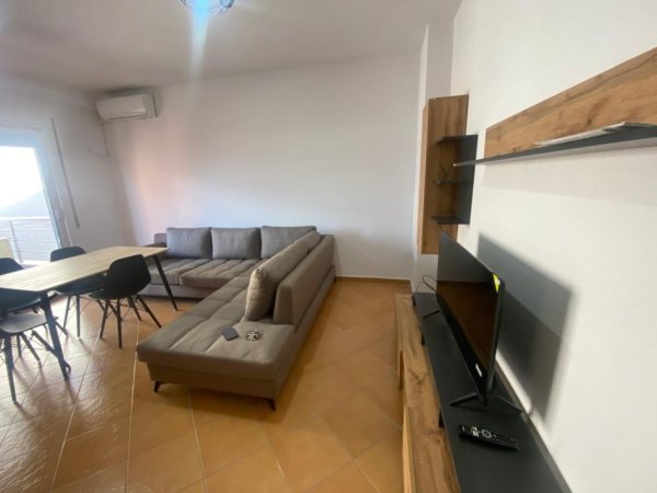 Tirane, jepet me qera apartament 2+1 Kati 2, 85 m² 600 € (Rruga peti)