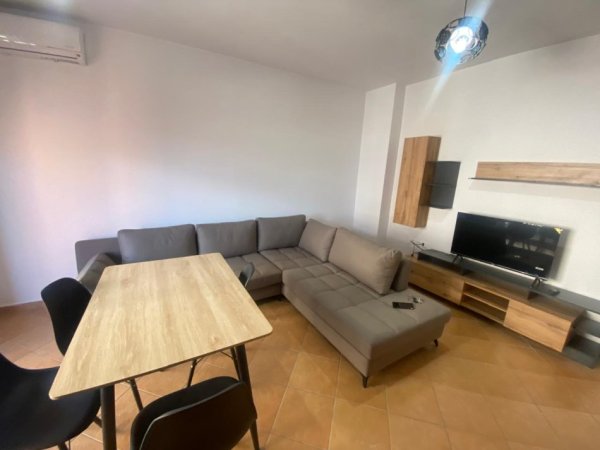 Tirane, jepet me qera apartament 2+1 Kati 2, 85 m² 600 € (Rruga peti)