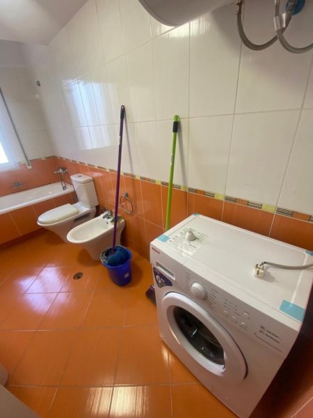 Tirane, jepet me qera apartament 2+1 Kati 2, 85 m² 600 € (Rruga peti)