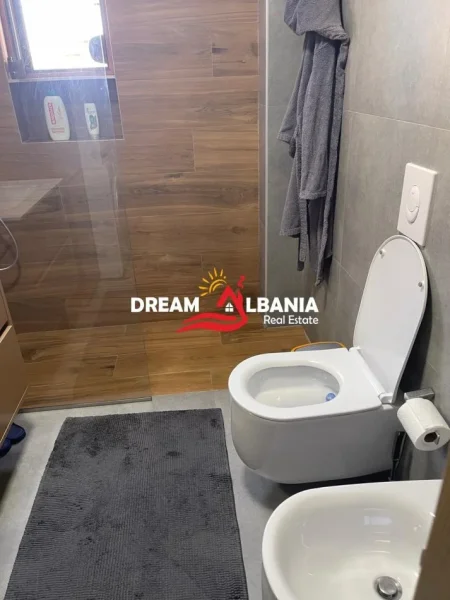 Tirane, shitet apartament 1+1 (me mundesi konvertimi ne 2+1), 70 m² 150.000 € (Ne Myslym Shyr)