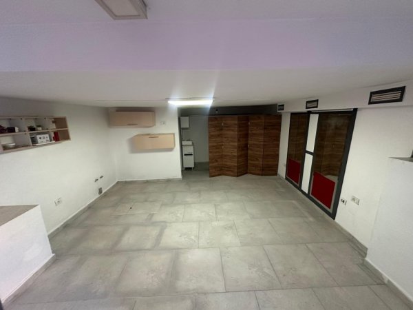 Tirane, jepet me qera dyqan Kati 0, 35 m² 400 € (Bulevardi Gjergj Fishta)