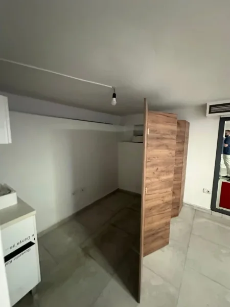 Tirane, jepet me qera dyqan Kati 0, 35 m² 400 € (Bulevardi Gjergj Fishta)