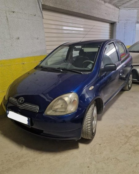 Tirane, shes makine Toyota Yaris Benzin+Gaz, blu e errët manuale Klima 4.999 km