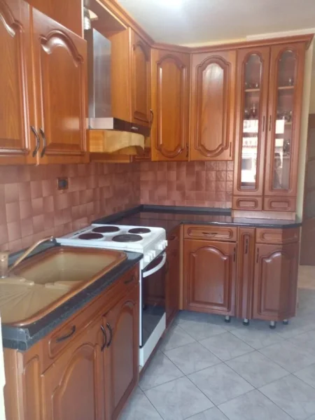 Tirane, jepet me qera apartament 2+1+Ballkon Kati 5, 98 m² 500 € (mamo meto)