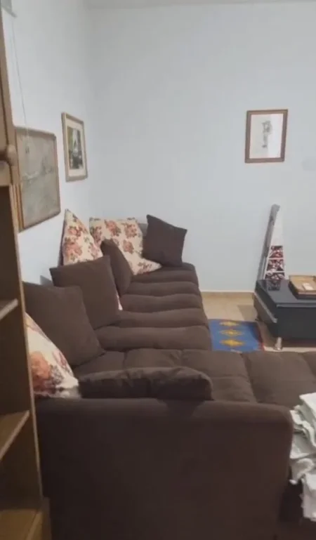 Tirane, jepet me qera apartament 1+1 Kati 5, 61 m² 500 € (stacioni i trenit)