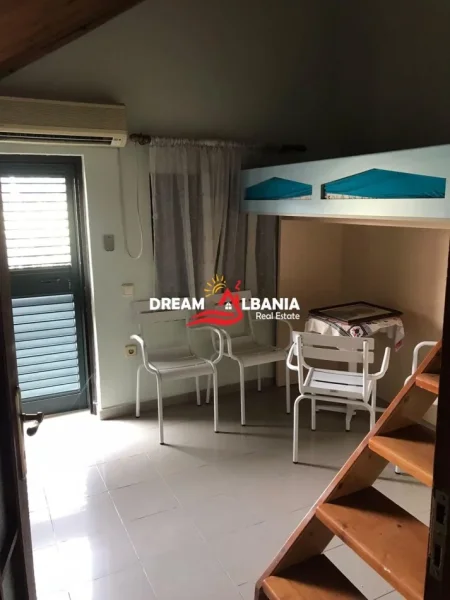 Tirane, jepet me qera Vile 2+1 , 350 m² 1.200 € (laprake)