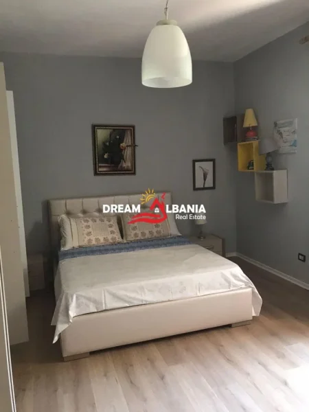 Tirane, jepet me qera Vile 2+1 , 350 m² 1.200 € (laprake)