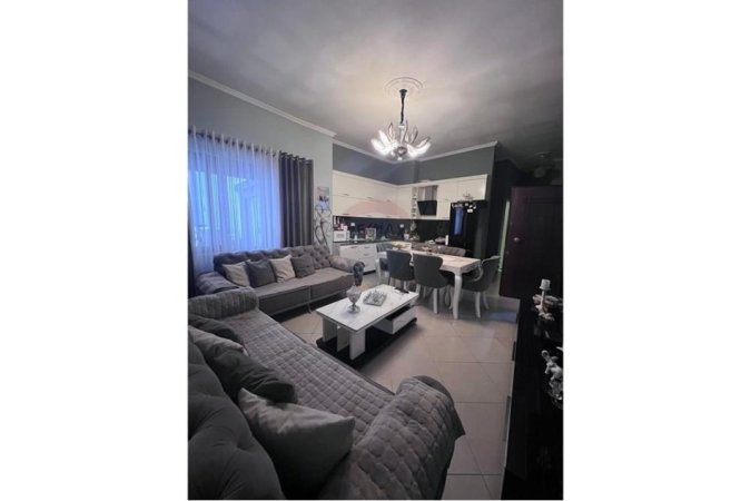 Apartament ne shitje,2+1 totalisht i mobiluar tek bar "Artisti', Astir (149'900 Euro) !