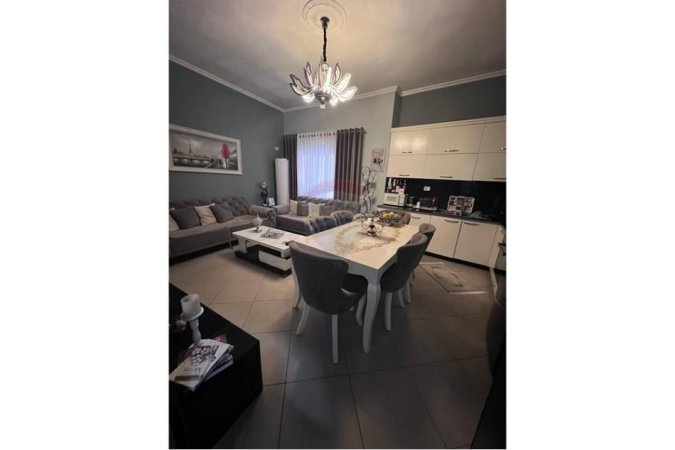 Apartament ne shitje,2+1 totalisht i mobiluar tek bar "Artisti', Astir (149'900 Euro) !