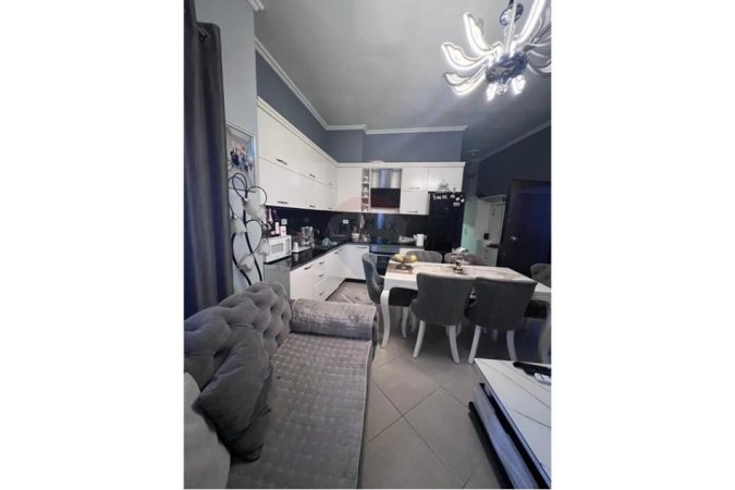 Apartament ne shitje,2+1 totalisht i mobiluar tek bar "Artisti', Astir (149'900 Euro) !