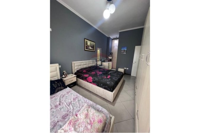Apartament ne shitje,2+1 totalisht i mobiluar tek bar "Artisti', Astir (149'900 Euro) !