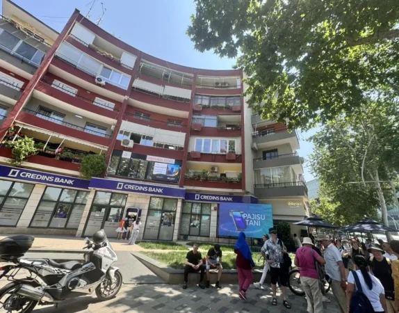 Tirane, jepet me qera zyre Kati 2, 100 m² 1.300 € (Te Ushtari i panjohur)