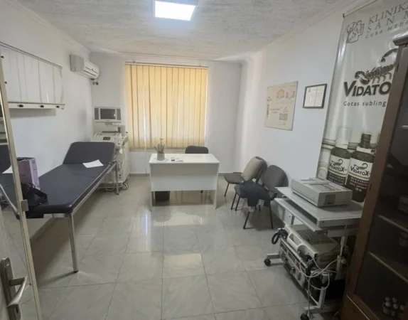 Tirane, jepet me qera zyre Kati 2, 100 m² 1.300 € (Te Ushtari i panjohur)