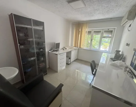 Tirane, jepet me qera zyre Kati 2, 100 m² 1.300 € (Te Ushtari i panjohur)