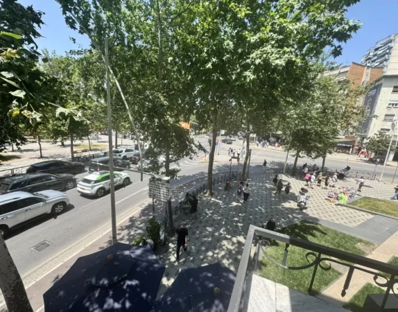 Tirane, jepet me qera zyre Kati 2, 100 m² 1.300 € (Te Ushtari i panjohur)