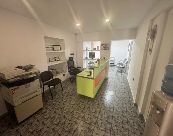 Tirane, jepet me qera zyre Kati 2, 100 m² 1.300 € (Te Ushtari i panjohur)