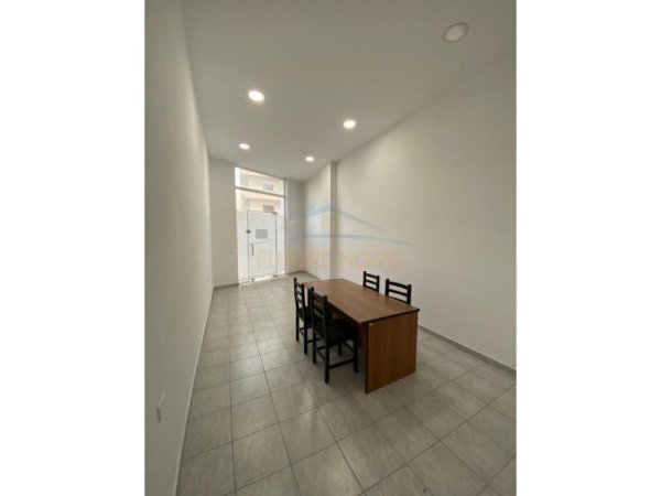 Tirane, jepet me qera ambjent biznesi Kati 0, 32 m² 250 € (Siri Kodra)