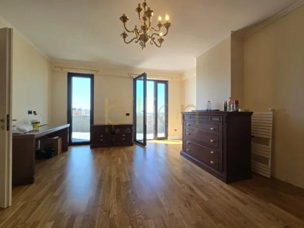 Tirane, shitet 1+1+Ballkon , 96 m² 