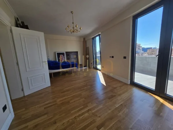 Tirane, shitet 1+1+Ballkon , 96 m² 