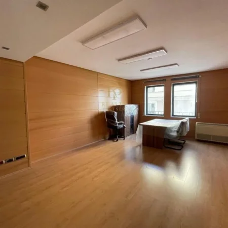 Tirane, jepet me qera ambjent biznesi Kati 2, 301 m² 3.500 € (Komuna e Parisit)