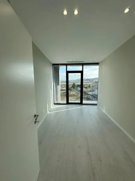 Tirane, jepet me qera apartament 2+1+Ballkon Kati 6, 125 m² 1.300 € (Lake View)