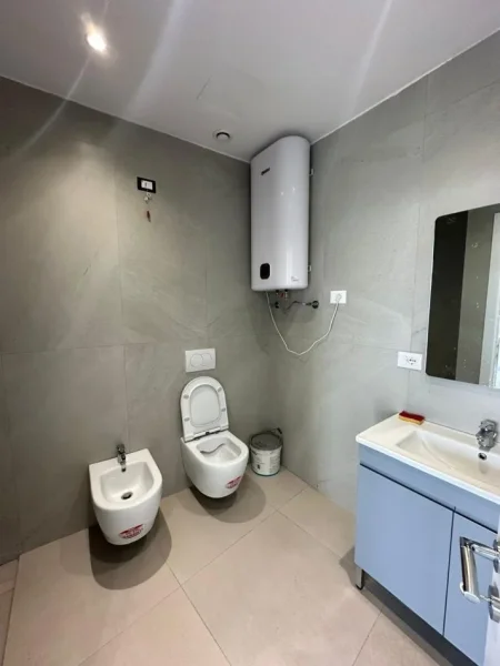 Tirane, jepet me qera apartament 2+1+Ballkon Kati 6, 125 m² 1.300 € (Lake View)