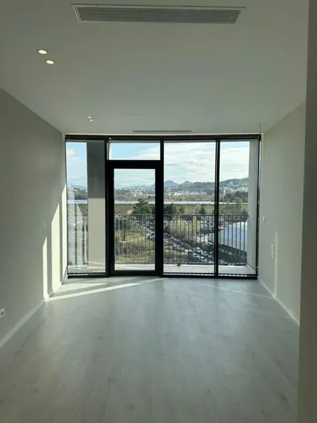 Tirane, jepet me qera apartament 2+1+Ballkon Kati 6, 125 m² 1.300 € (Lake View)