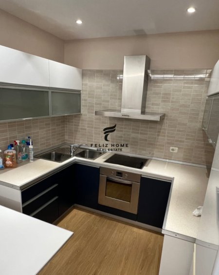 Tirane, jepet me qera apartament 1+1 Kati 5, 74 m² 550 € (TREGU ELEKTRIK)