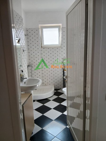 Tirane, jepet me qera apartament 2+1 Kati 1, 92 m² 500 € (Liqeni i Thate)