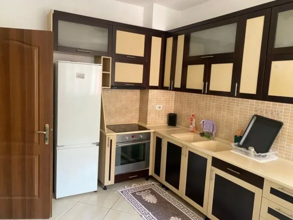 Tirane, jepet me qera apartament 2+1+Ballkon Kati 2, 115 m² 500 € (Te Fondacioin Eleonor/ Kodra e Diellit)