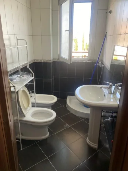 Tirane, jepet me qera apartament 2+1+Ballkon Kati 2, 115 m² 500 € (Te Fondacioin Eleonor/ Kodra e Diellit)