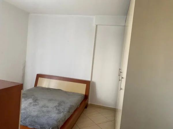 Tirane, jepet me qera apartament 2+1+Ballkon Kati 2, 115 m² 500 € (Te Fondacioin Eleonor/ Kodra e Diellit)