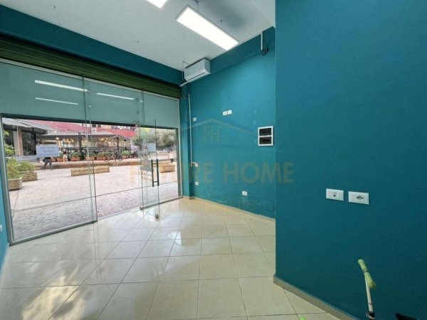 Tirane, jepet me qera dyqan Kati 0, 20 m² 400 € (Unaza e Re)