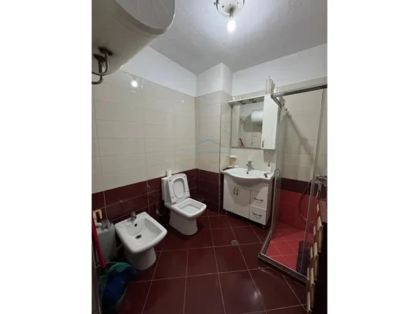 Tirane, shitet apartament 2+1+Ballkon Kati 9, 119 m² 165.000 € (Rruga Dritan Hocxha)